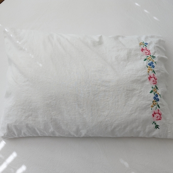 EMBROIDERED Rose Vintage Cotton White Floral Pillowcase - Picture 2 of 8